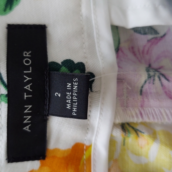 Ann Taylor Multicolored Floral Tie Waist Shorts with Blue Piping Size 2 NWT - Picture 9 of 16